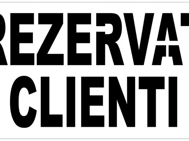 Șablon cu textul REZERVAT CLIENȚI pentru locuri de parcare dedicate